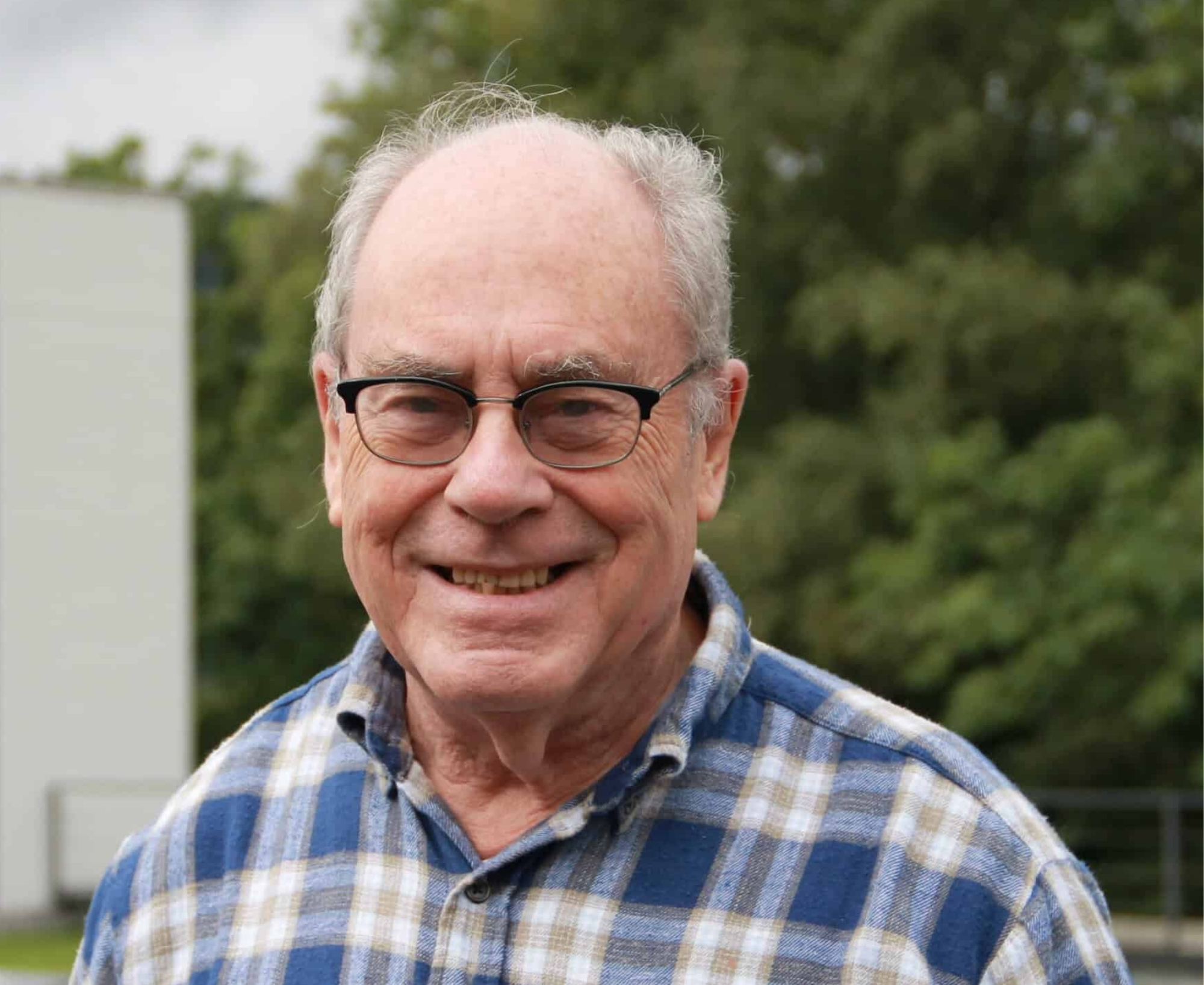 Old man in checkered shirt wearing glasses